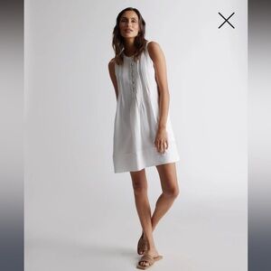 Quince Dress Women's Medium White European Sleeveless Swing Pleats